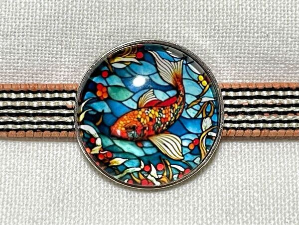 NO.1261 帯留め 三分紐用 ガラス製 鯉 魚 リメイク品(帯留 帯飾り 和装小物)ハンドメイド品