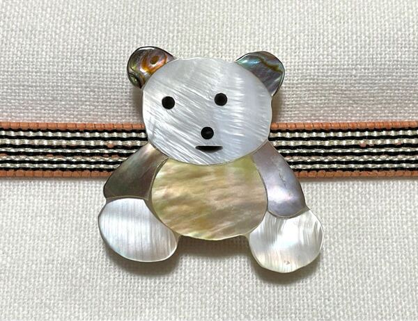 NO.2002 帯留め 貝細工 シェル 熊 くま リメイク品(帯留 帯飾り 和装小物)ハンドメイド品