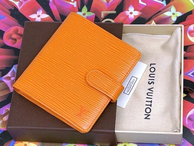 訳あり美品トレゾールエピ二つ折り財布