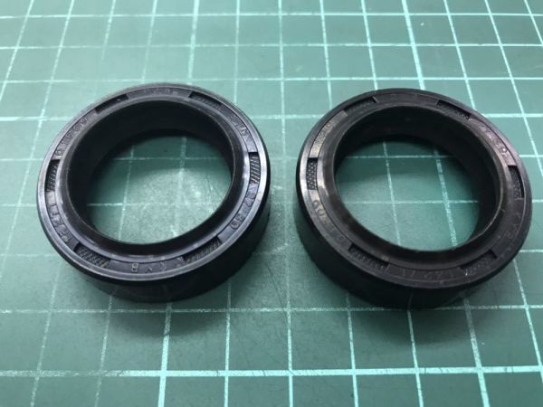 カワサキ 廃止 92049-1075 KM90 27φ正立フロントフォーク 互換オイルシール2個 日本製 オーバーホール レストア 旧車