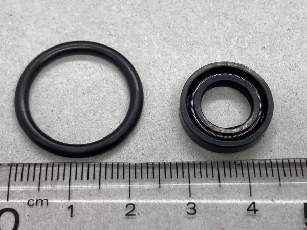 ホンダ TACT タクト/ベーシック AF24 1989- オイルポンプ ゴムオイルシール Oリング オーバーホール 画像付き作業手順 白煙病 レストア