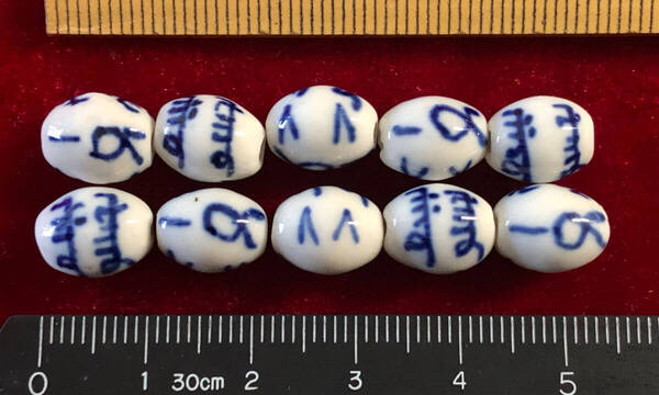 Φ 青磁ビーズ Φ 7㎜×11㎜楕円玉20玉 純職人手作 中国製 可愛い絵紋様 手芸 ネックレス ブレス ペンダント 服飾 アクセサリー
