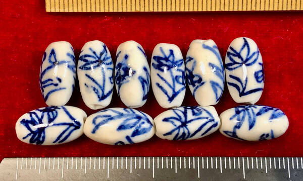 Φ 青磁ビーズ Φ 8㎜×16㎜楕円玉20玉 純職人手作り 中国製 燕と花紋様 手芸 ネックレス ブレス ペンダント 服飾 アクセサリー