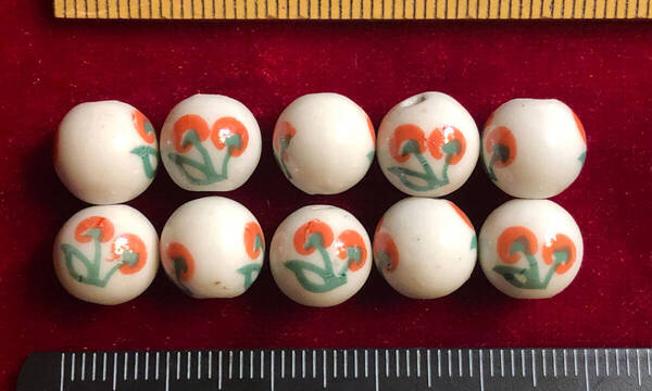 Φ 粉彩ビーズ Φ 直径10㎜ラウンド玉20玉を 中国純手作り 白磁に藍釉サクランボ模様 手芸 ネックレス ブレス ペンダント