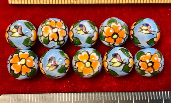 Φ 粉彩ビーズ Φ 直径11㎜ラウンド玉20玉を 中国純手作り 白磁に藍釉美花模様 手芸 ネックレス ブレス ペンダント