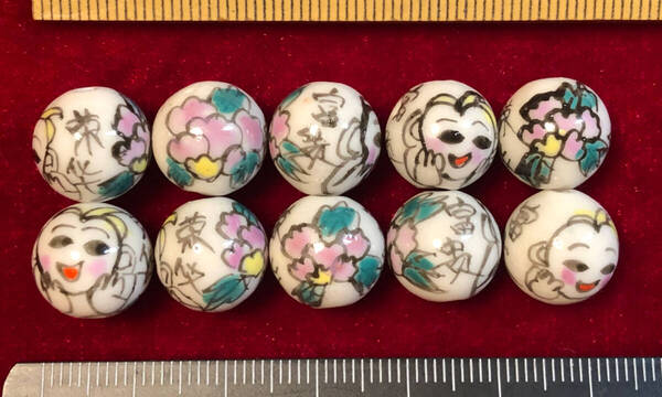 Φ 粉彩ビーズ Φ 直径12㎜ラウンド玉 20玉を 中国純手作り 白磁に栄華富貴美女柄紋様 手芸 ネックレス ブレス ペンダント