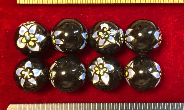 Φ 粉彩ビーズ Φ 直径14㎜ラウンド玉 15玉を 中国純手作り 白磁に黒釉藍花紋様 手芸 ネックレス ブレス ペンダント