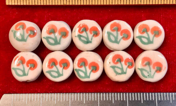 Φ 粉彩ビーズ Φ 厚さ5㎜×直径10㎜玉 20玉を 中国純手作り 白磁にサクランボ紋様 手芸 ネックレス ブレス ペンダント