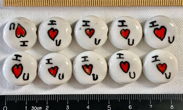 Φ 粉彩ビーズ Φ 厚さ8㎜×直径17㎜玉 20玉を 中国純手作り 白磁に”I love you”紋様 手芸 ネックレス ブレス ペンダント
