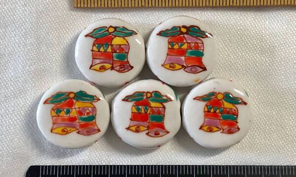 Φ 粉彩ビーズ Φ 厚さ7㎜×直径21㎜玉 15玉 純手作 白磁に両面ダブル粉彩ベル側面花紋様 クリスマス ネックレスブレス ペンダント