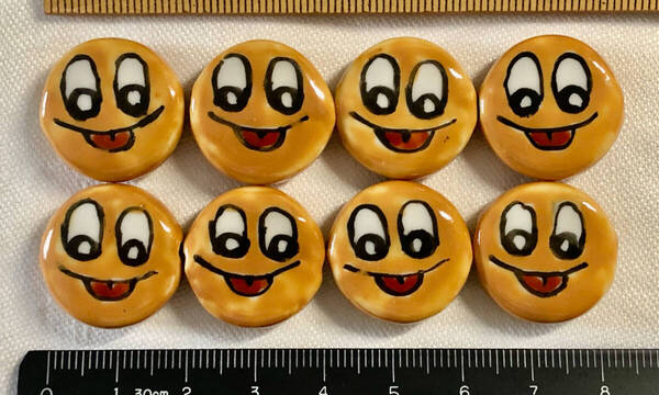Φ 粉彩ビーズ Φ 厚さ7㎜×直径21㎜玉 15玉 純手作 白磁にオレンジ色釉両面人形顔紋様 クリスマス ネックレス ブレス ペンダント