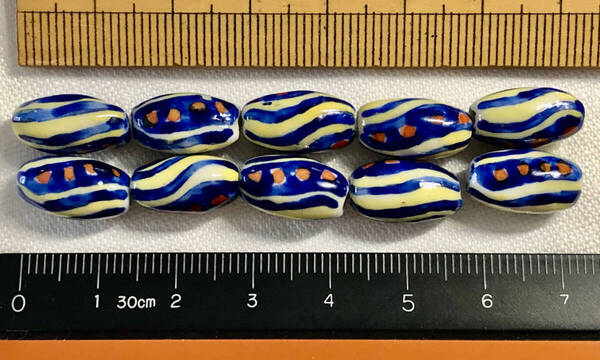 Φ 粉彩ビーズ Φ 楕円玉 9㎜×15㎜玉 20玉を 純手作 白磁に 螺旋状 粉彩螺紋様 ネックレス ブレス ペンダント
