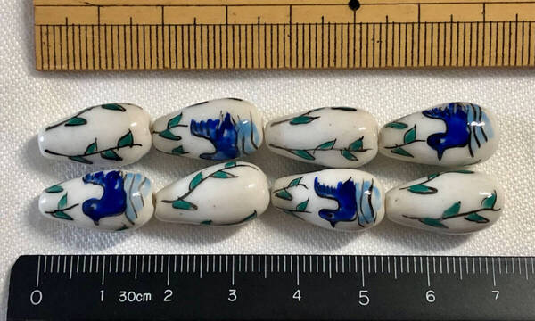 Φ 粉彩ビーズ Φ 水滴状玉 5㎜×10㎜×18㎜玉 15玉を 純手作 白磁に 粉彩野鳥と垂柳 紋様 ネックレス ブレス ペンダント