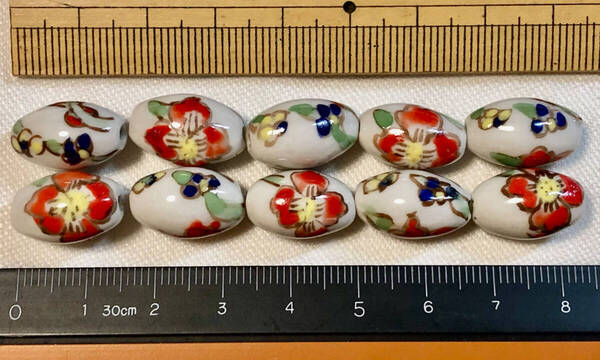 Φ 粉彩ビーズ Φ 楕円玉 10㎜×17㎜玉 20玉を 純手作 白磁に 粉彩三色花 紋様 ネックレス ブレス ペンダント
