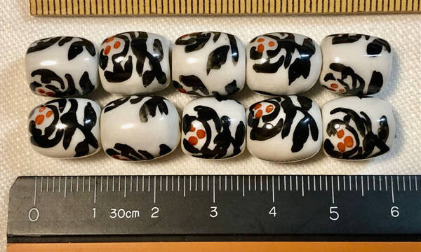 Φ 粉彩ビーズ Φ 円柱玉 11㎜×12㎜玉 20玉を 純手作 白磁に 粉彩双色薔薇花 紋様 ネックレス ブレス ペンダント