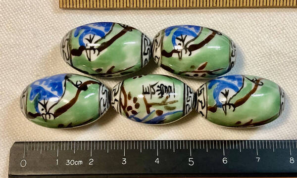 Φ 粉彩ビーズ Φ 楕円玉 15㎜×25㎜玉 10玉を 純手作 白磁に 翠色釉 粉彩長寿双色天堂鳥図 紋様 ネックレス ブレス ペンダント