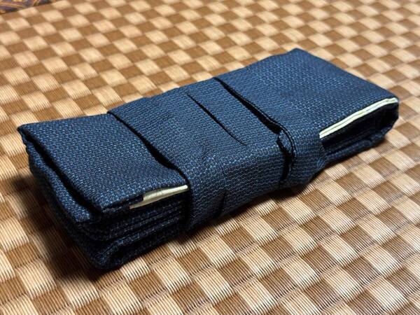 【とっておきの白鞘袋】青の亀甲模様の正絹紬 白鞘袋 小脇差向け 76cm ライムグリーンの正絹裏地