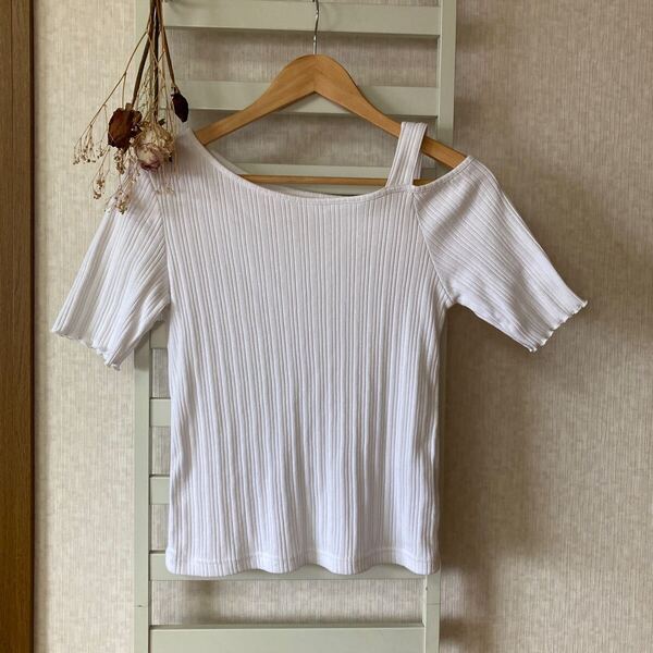 送料無料☆GU ジーユー オフショルダーリブTシャツ 半袖 白 Mサイズ