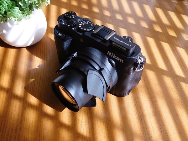 Nikon ー COOLPIX P7700 (BK) ー