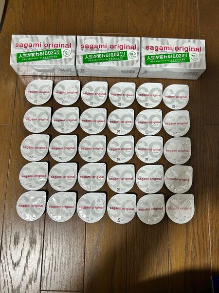 サガミオリジナル002バラで30個箱から出して中身を薄い箱に入れて茶封筒でわからないように梱包しての発送します使用期限2033.10までです
