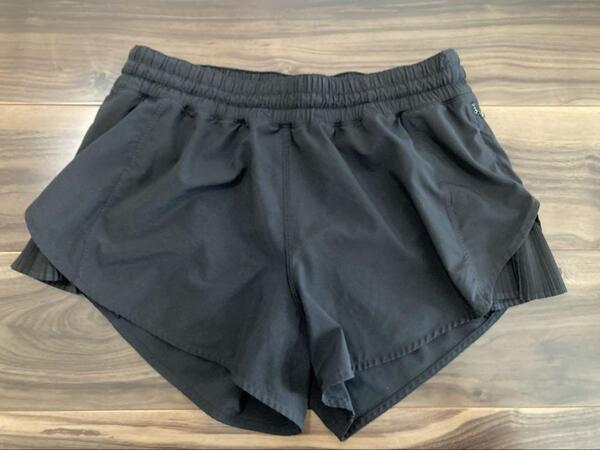 レア☆ルルレモン lululemon Pleat To Street Short サイズ6or8 美品☆ ※注・説明ご参照 ショートパンツ