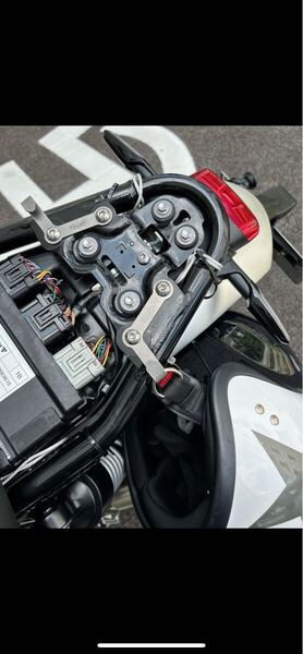 Brogue Triumph ヘルメット フック 2016+ Triumph Speed Twin, Bonneville T100 & T120, Street Twin ボンネビル