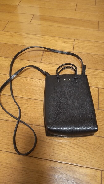 FURLA フルラ スマホショルダーバッグ ブラック 送料無料