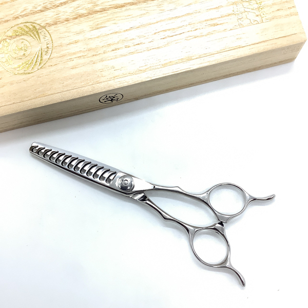 美品【ナルトシザーズ ナルトシザーNARUTO SCISSORS】ドレスライン メガネ シザー セニング 美容ハサミ 約20% 5.6インチ 中古 sc2007