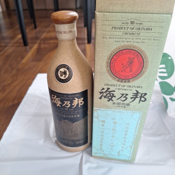沖縄産の10年熟成泡盛 海乃邦 10年 43度 720ml 沖縄県酒造協同組合 焼酎 沖縄土産