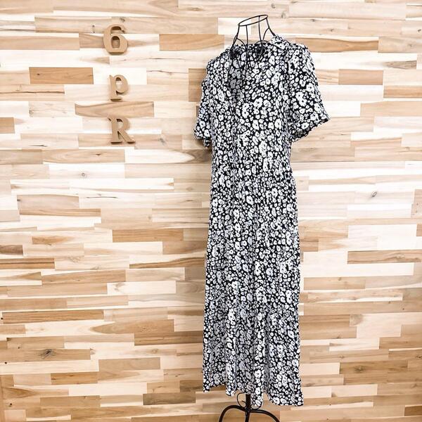 【ザラ】フラワー花柄 ティアード ロング ワンピース 総柄モノクロ XS 黒×白【HFby6PR】レディース・洋服・春夏【91BM】