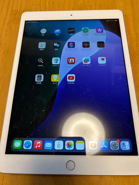 【Docomo】iPad7世代 32GB シルバー SIMロック解除済み 利用制限〇