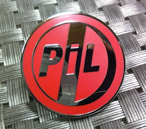《桃赤銀円PIL》■《赤銀円PIL》■新品『PiL パブリック・イメージ・リミテッド 』■イギリス■金属ピンバッジ バッチ■ロックバンド音楽