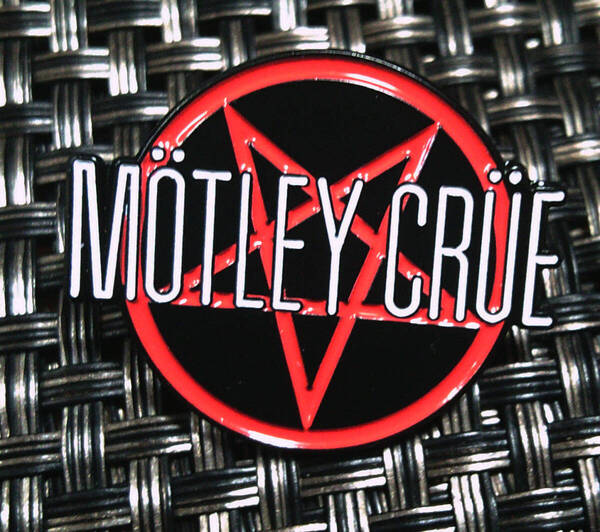 《黒円赤星髏MC英語》■■新品『モトリークルーmotley crue』 ■ ミュージック 音楽 楽器 仲間 ■アメリカ バンド■金属 ピンバッジ バッチ