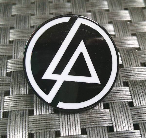 《黒白円LKロゴ》■新品リンキン・パーク Linkin Park アメリカ ロックバンド ■ROCK■ ピンバッジ バッチ ■音楽 ミュージック