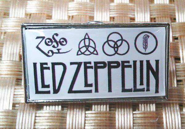 《白黒LZ長方形》■■新品レッド・ツェッペリン Led Zeppelin ロンドン イギリス UKロックバンド 金属ピンバッジ■音楽ミュージック