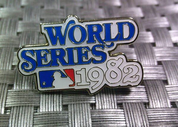 《WS白青1982MLB優勝》◆新品ワールドシリーズ World Series MLB メジャーリーグ 野球 ベースボール ピンバッジ バッチ■ 観戦 応援