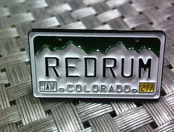 《車ナンバーRR雪山》■ナンバープレート風 コロラド 新品『シャイニング/The Shining』 ■【REDRUM】■映画 Movie■ ピンバッジ バッチ