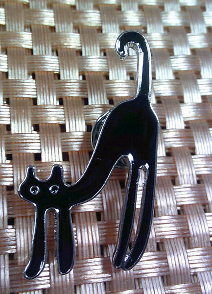 《黒縦長FR芸術猫》■黒BLACKフランス アート ■新品 可愛い『背伸びをしているねこ』(=^・^=)ネコ好き ■金属ピンバッジ バッチ■おしゃれ