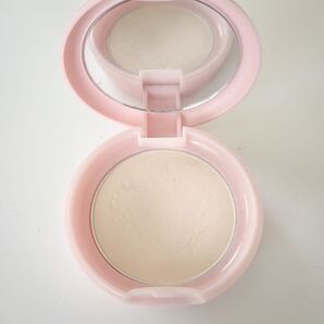 エチュード / ディア ガールズ クリアーパクト 肌を華やかにいきいきとした表情に仕上げ天然保湿成分配合で肌に潤いを与える 定価1161円