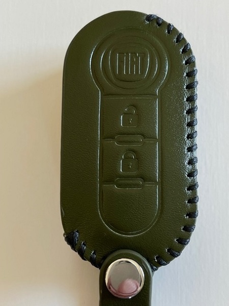 牛革ジャストフィット フィアット パンダ スマートキーケース カーキ色縫い糸黒1