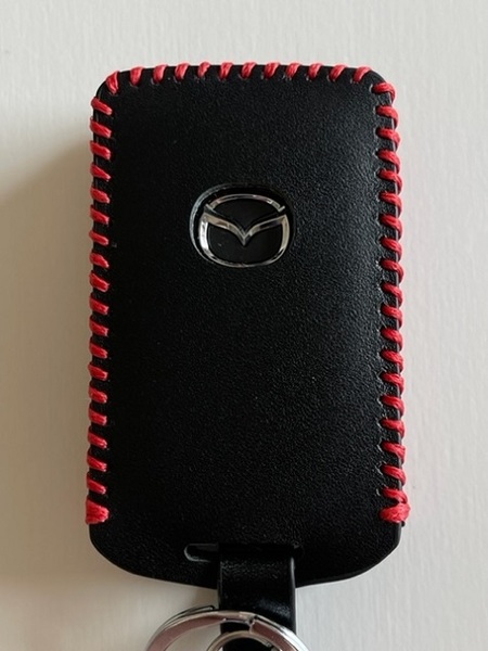 牛革ジャストフィット 新型マツダ3 スマートキーケース 黒色縫い糸赤 1