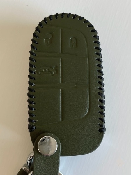牛革ぴったり収まる ジープ チェロキー スマートキーケース カーキ色縫い糸黒 1