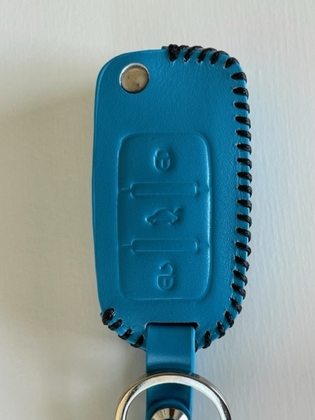 牛革ぴったりフィット ビートル スマートキーケース ゴルフ ターコイズブルー色1