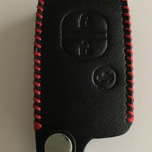 牛革ぴったり収まる プリウスα スマートキーケース プラド 黒色縫い糸赤 1
