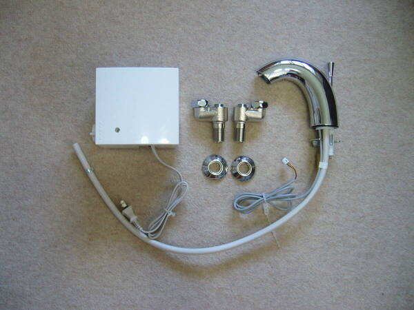 【未使用品】 TOTO 自動水栓 TENA51A (100V) アクアオート