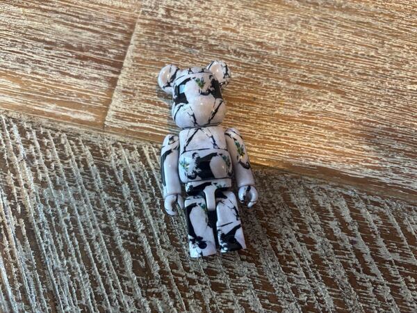 バンクシー/BANKSY FLOWER BOMBER ベアブリック /BE@RBRICK 100%(メディコムトイ・フィギュア)