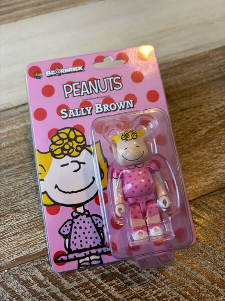 SALLY BROW ベアブリック /BE@RBRICK 100%(メディコムトイ・フィギュア・スヌーピー/SNOOPY・ピーナッツ/PEANUTS)