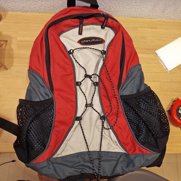deuter バックパック 赤・グレー 登山 ザック リュックサック