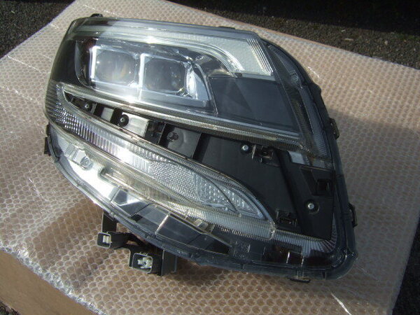 送料無料 トヨタ エスクァイア 後期 ヘッドライト 右 81110-28G90 ICHIKOH 28-244 ZWR80G ZRR80G ZRR85G 純正 LED ヘッドランプ 右ライト H