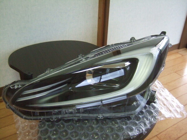 送料無料 トヨタ アクア 左 ヘッドライト 助手席側 MXPK11 MXPK16 現行 KOITO 52-336 81150-52N80 純正 LED ヘッドランプ 左ライト 打刻 Y2